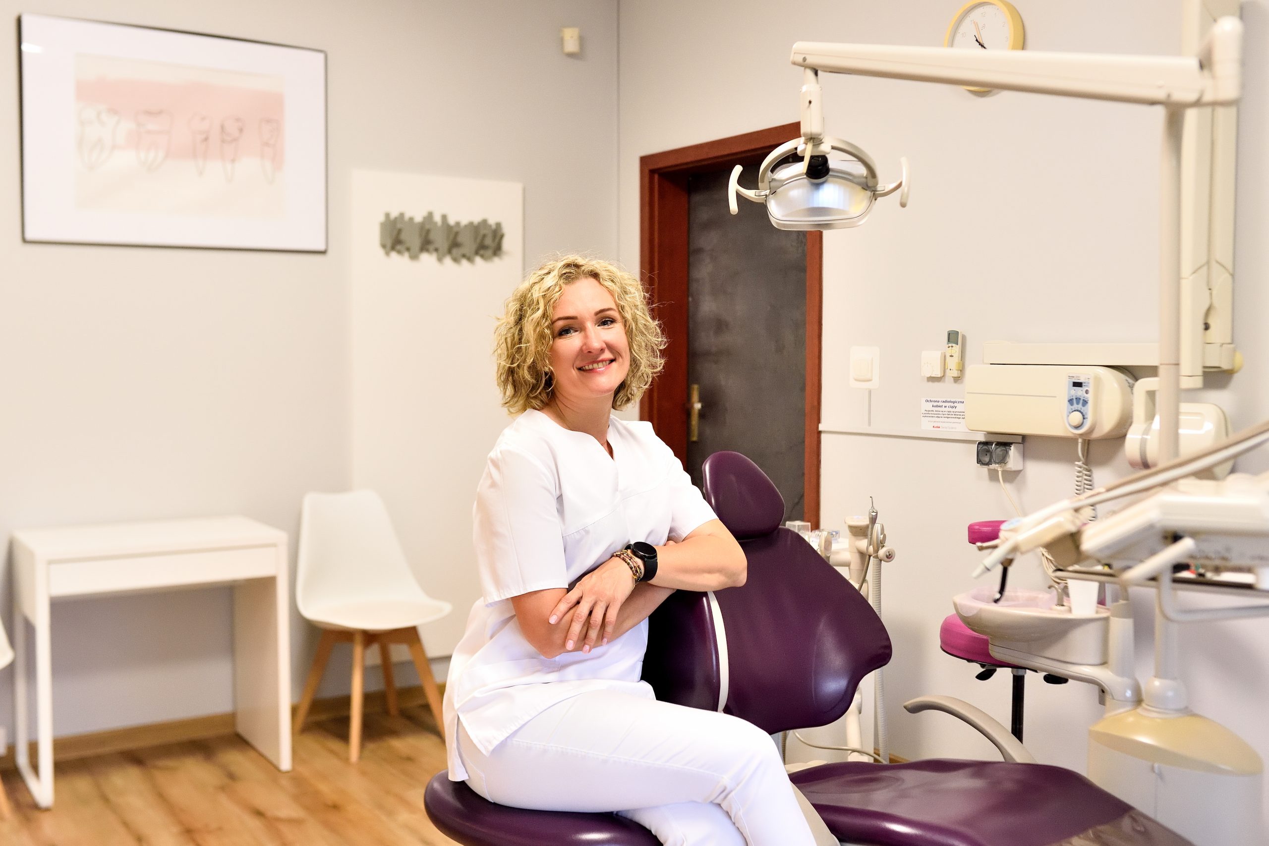 Dentysta Anna Korzuszek-Nowak w gabinecie